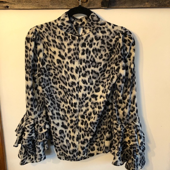 NWT GRACIA SHIRT FROM BLOOMINGDALES - Picture 3 of 4